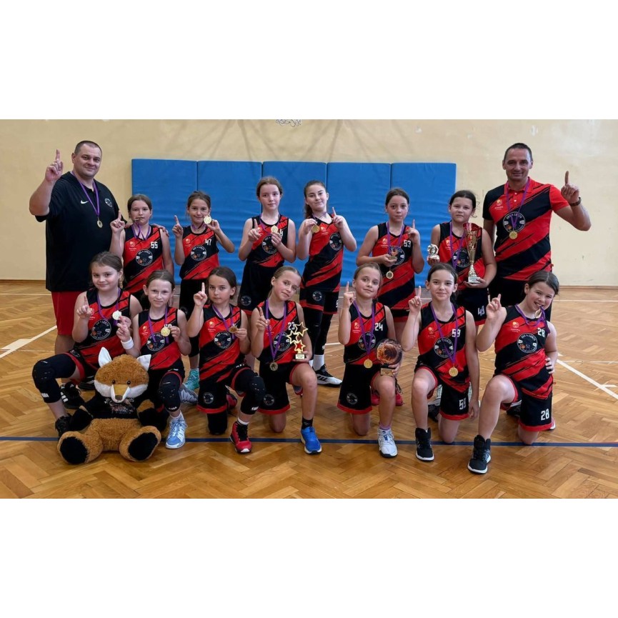 UKS 4 — koszykówka dziewczęta U-8 (rocznik 2019) w Łomży